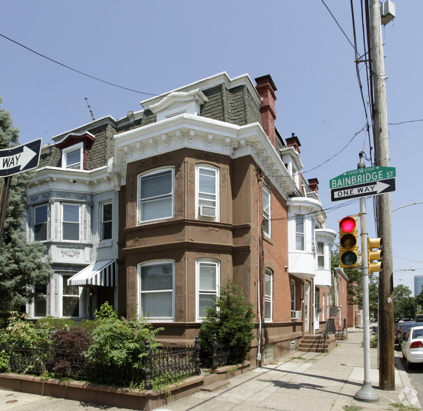 Primary Photo - 2201 Bainbridge St