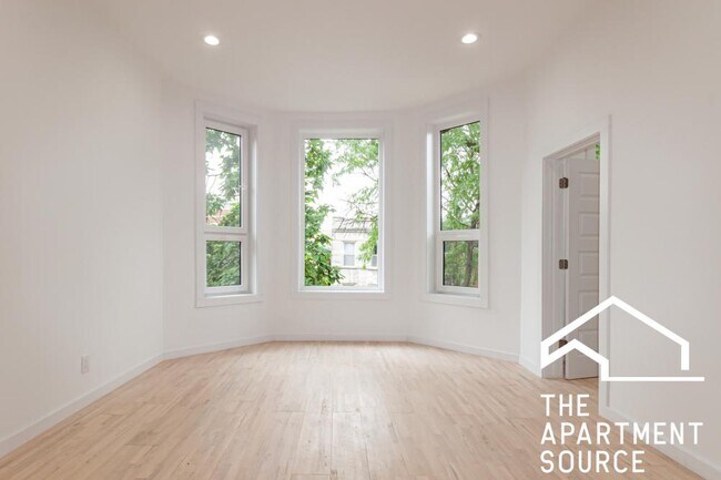 Building Photo - 3 bedroom in Chicago IL 60622