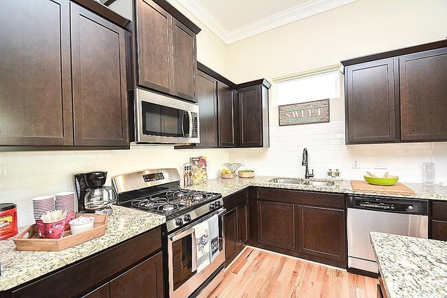 Foto del edificio - 1548 W 23rd St