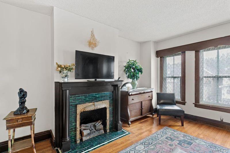 Primary Photo - 877 Hertel Ave