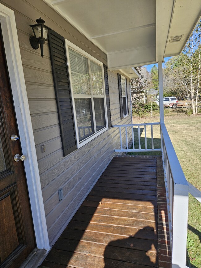 Building Photo - 104 Spring Hill Dr