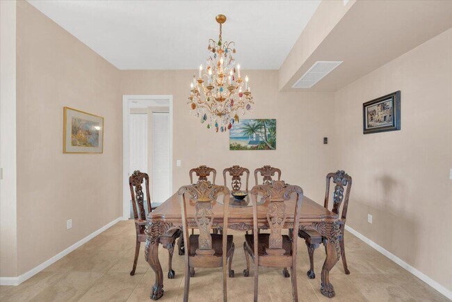 Building Photo - 403 S Sapodilla Ave