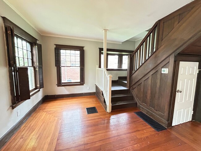 Building Photo - Updated Single Family in Dayton! **100% Fi...