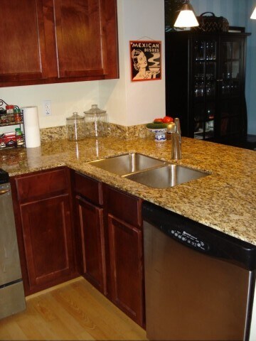 Foto del edificio - 527 Clara Ave