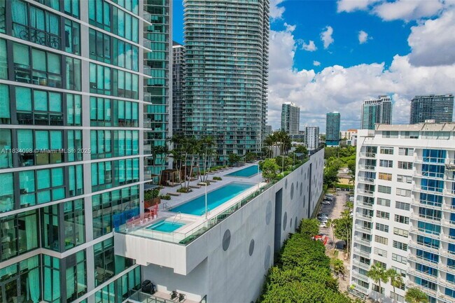Foto del edificio - 3131 NE 7th Ave