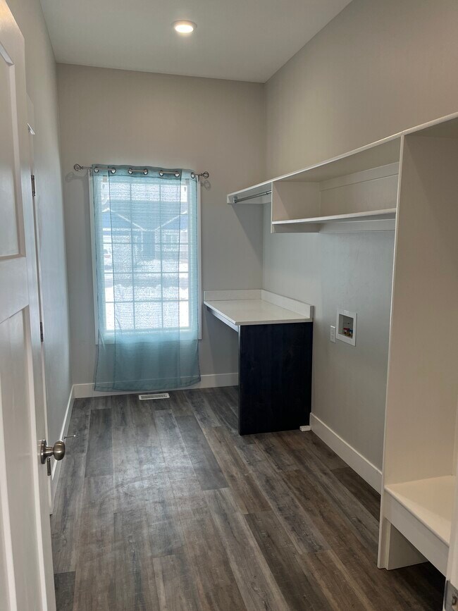 Lavadero - 685 W Roxbury St