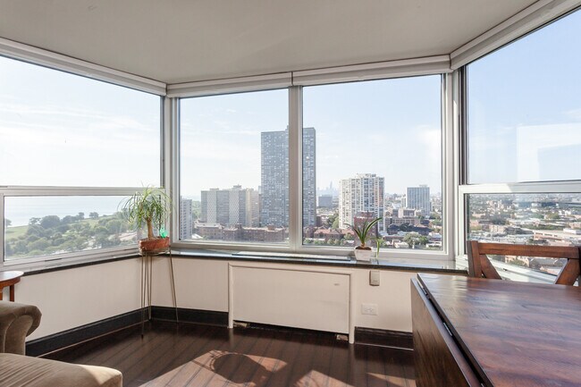 Foto del edificio - 720 W Gordon Terrace