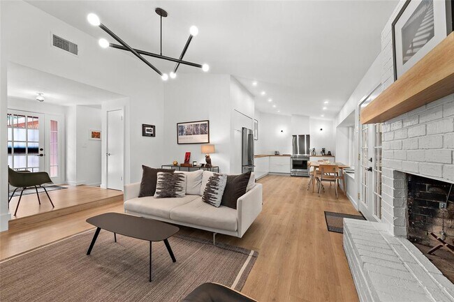 Building Photo - 6902 Meadow Run