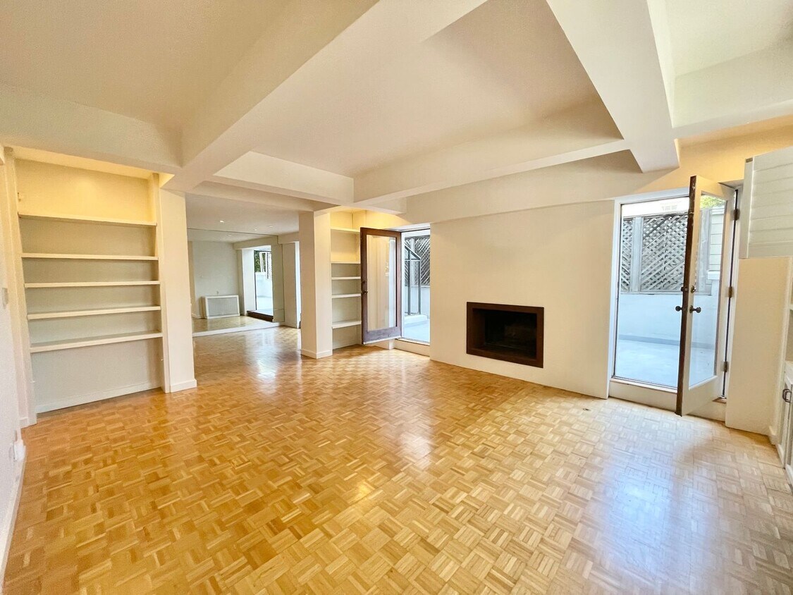 Foto principal - Coveted Pacific Heights Condo w/Private Pa...