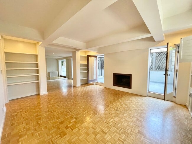 Coveted Pacific Heights Condo w/Private Pa... - Coveted Pacific Heights Condo w/Private Pa...