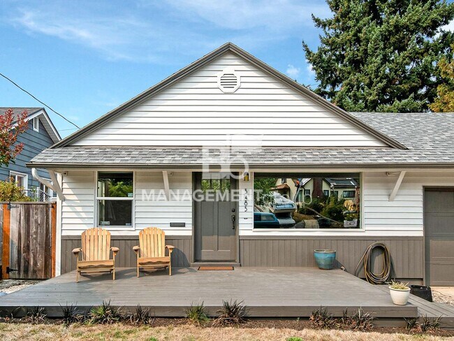 Foto del edificio - Light & Bright Modern Daylight Ranch Loaded with Updates! Walking Distance to Kennedy School!!!!