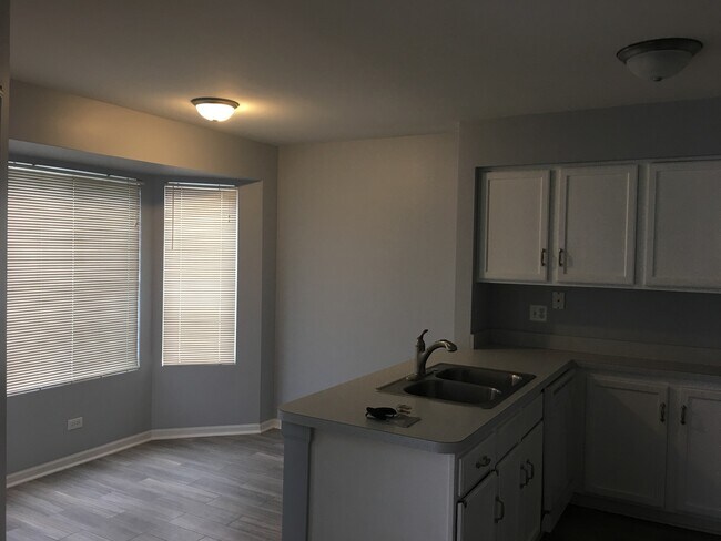 Building Photo - 1770 Middlebury Dr