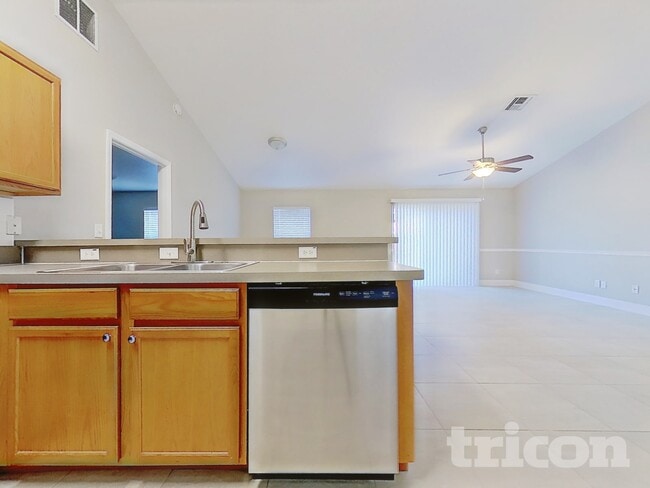 Building Photo - 409 N Dixie Dr