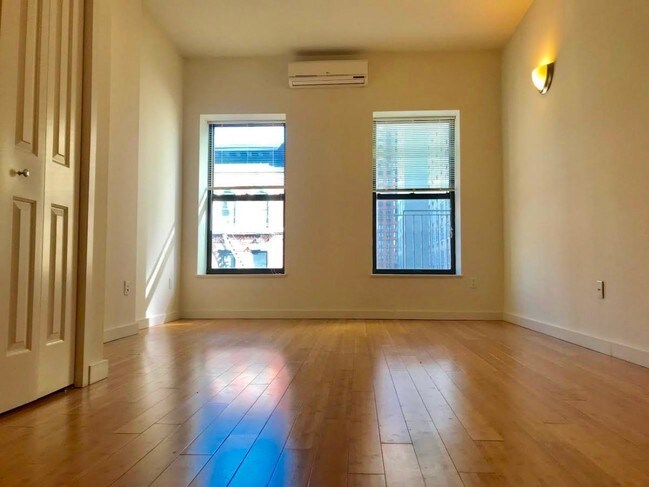 Foto del edificio - 412 E 90th St