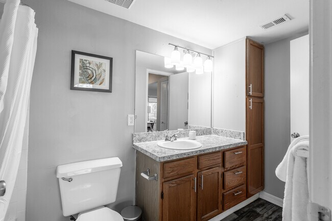 Foto del edificio - 7325 Goldenpointe Blvd