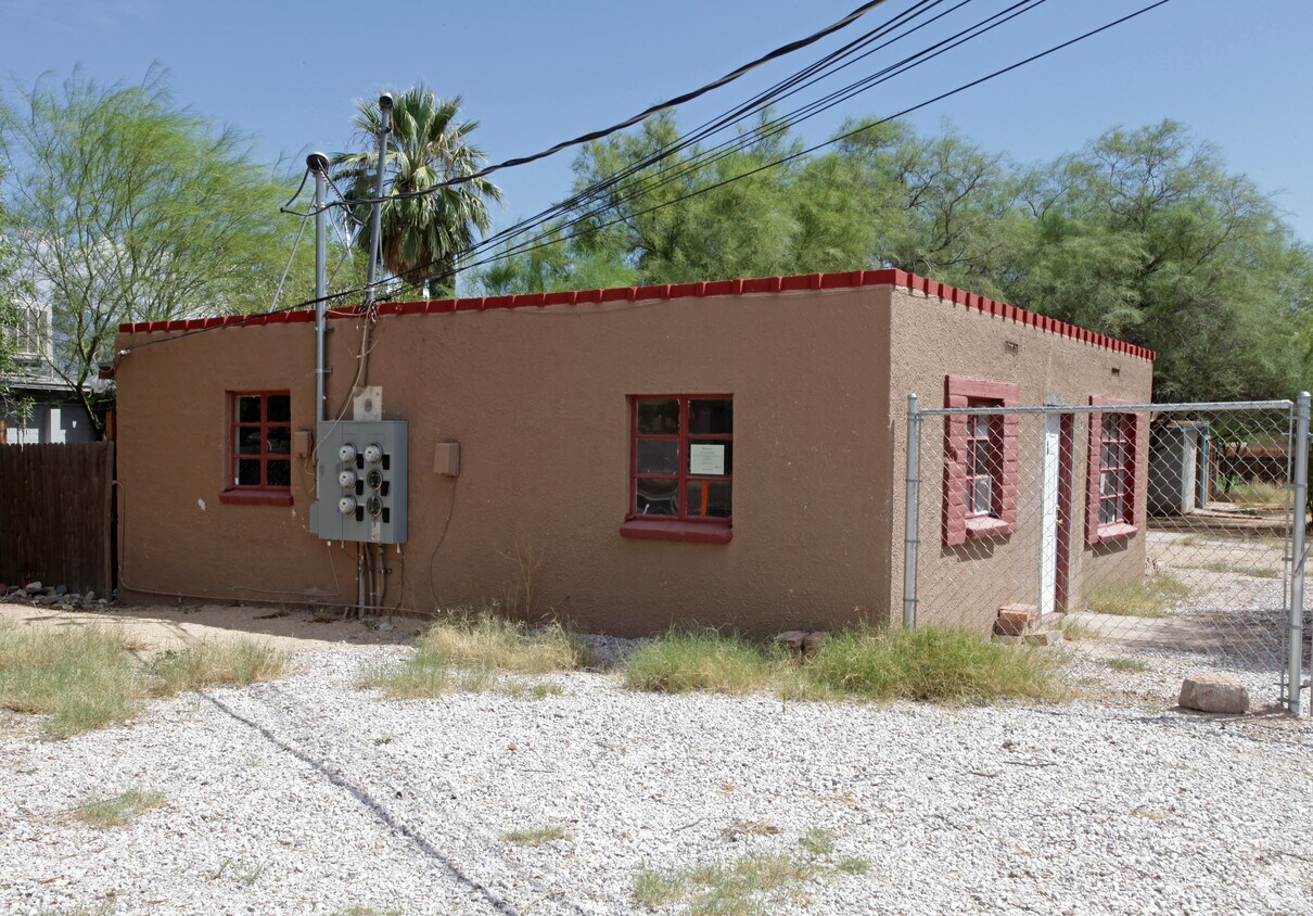 Primary Photo - 2614 N Balboa Ave