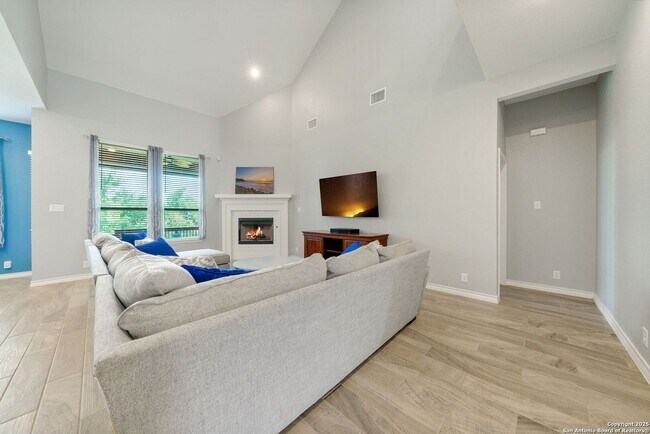 Foto del edificio - 4 Bedroom/3 Bath Ventana Subdivision