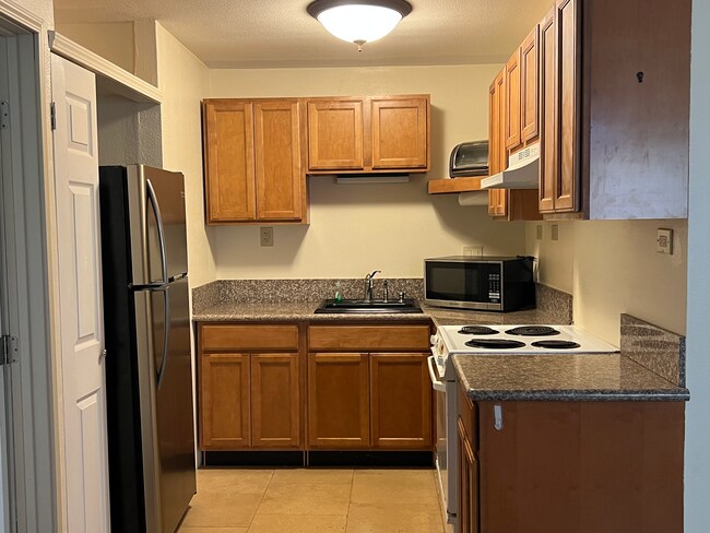 Kitchen - 2160 Maha Plz