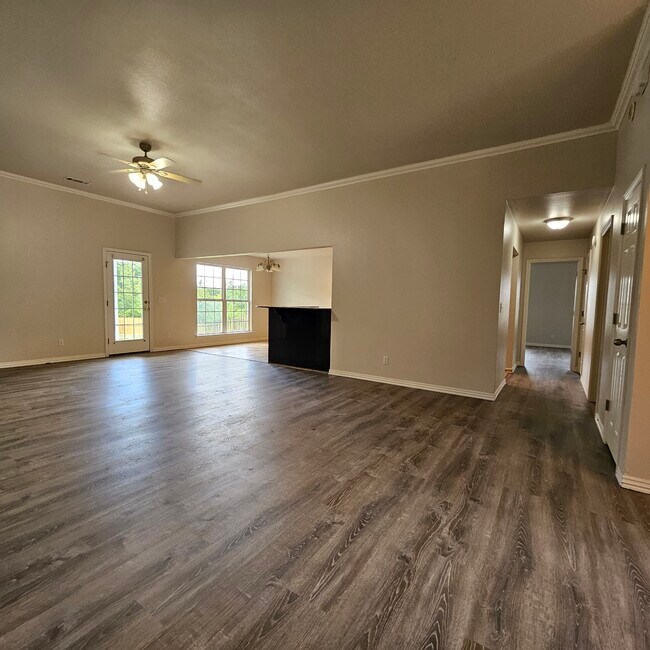 Foto del edificio - 550 McKissic Spring Rd