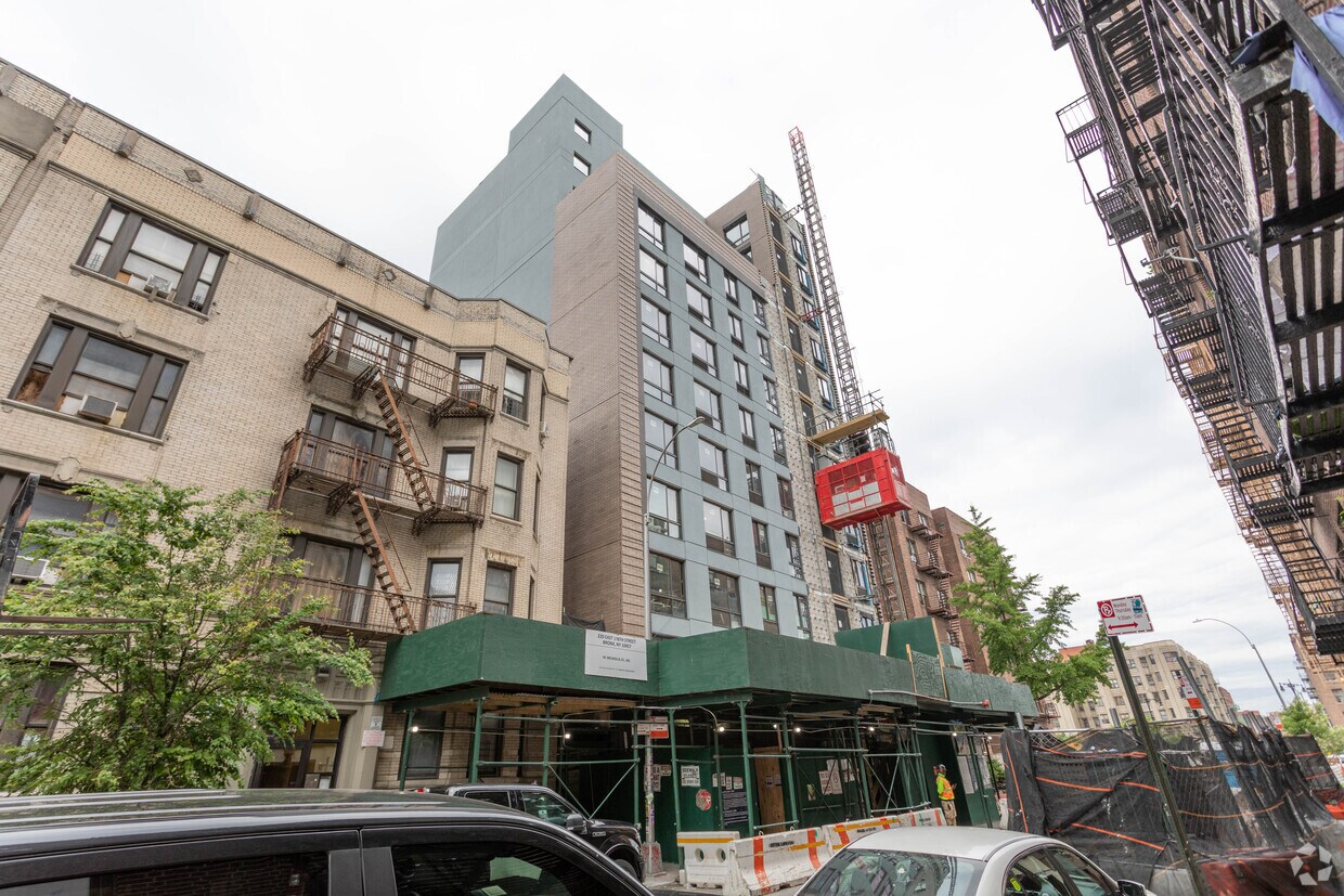 Building Photo - The Grand I
