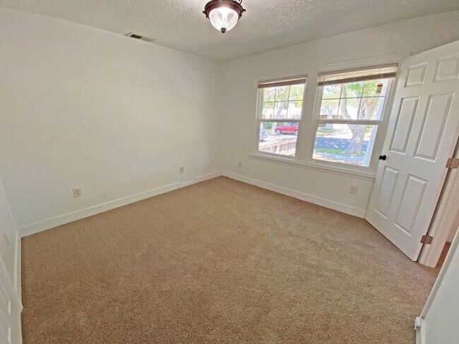 Foto del edificio - 1037 Greenwood Ave - Upgraded, Santa Clara...