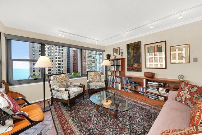 Foto del edificio - 247 E Chestnut St