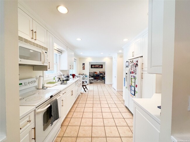 Building Photo - 6 Cove Ln