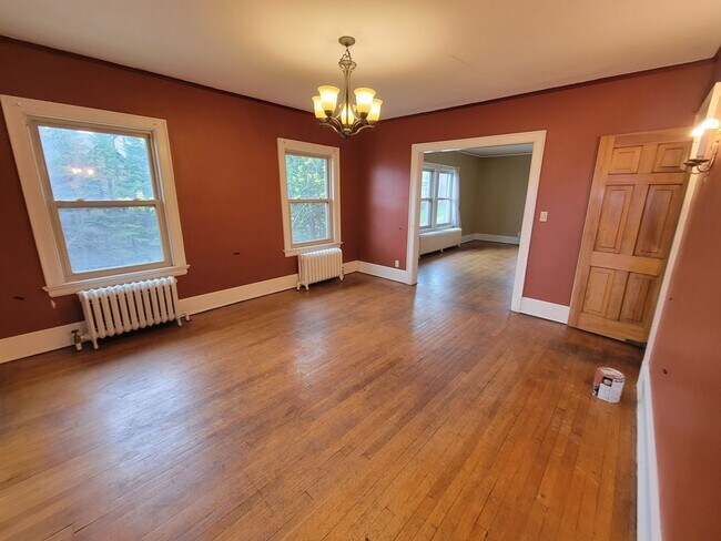 Building Photo - 2002 E 1st St