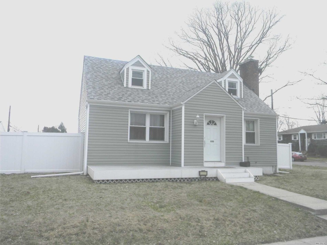 Foto principal - 646 Stewart Ave