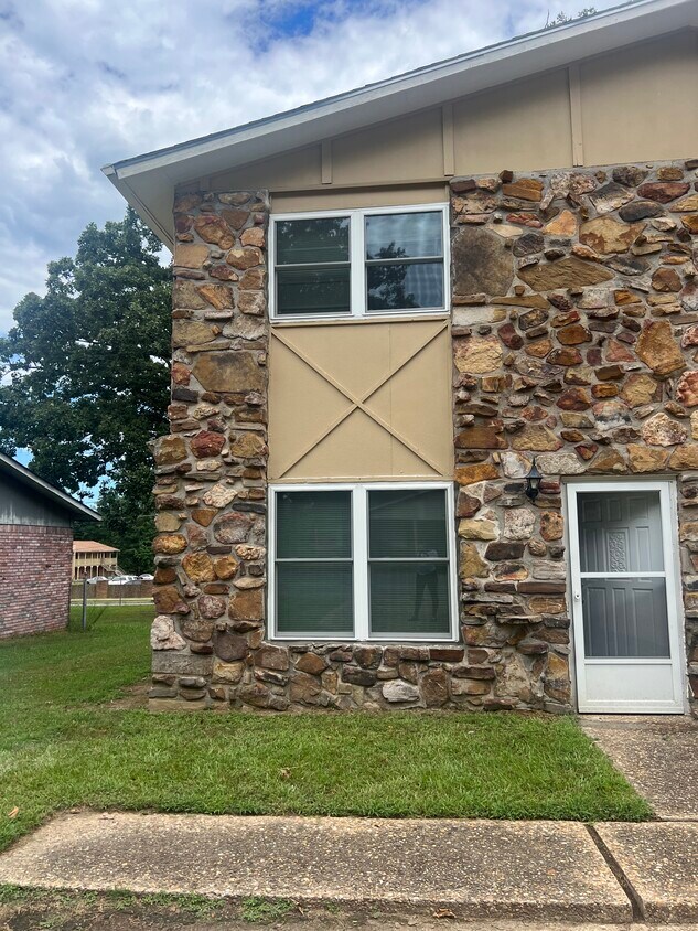 Primary Photo - 8306 Woodview Dr E