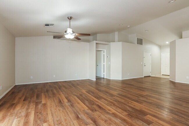 Building Photo - 4966 E Magnus Dr