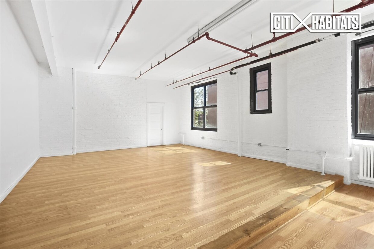 Primary Photo - 950 Hart St