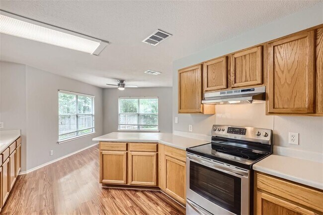 Building Photo - 2202 Milan Dr