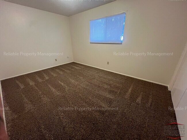 Foto del edificio - 472 Hansen Ave