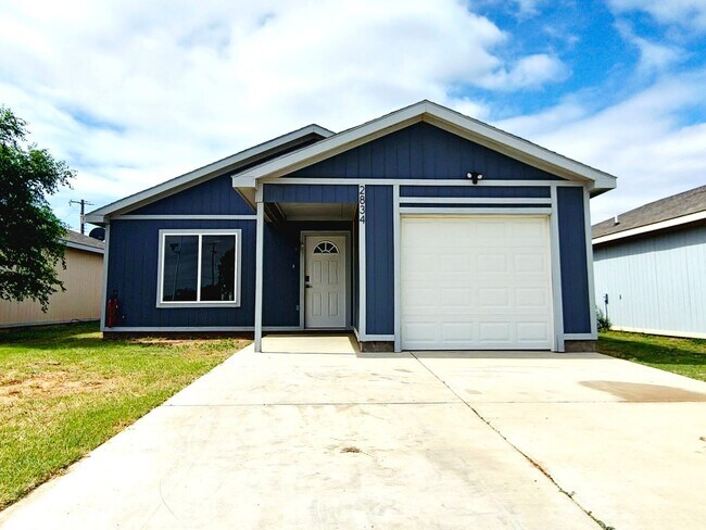 Foto del edificio - Cozy 3 Bed 2 Bath With A Huge Fenced Backyard