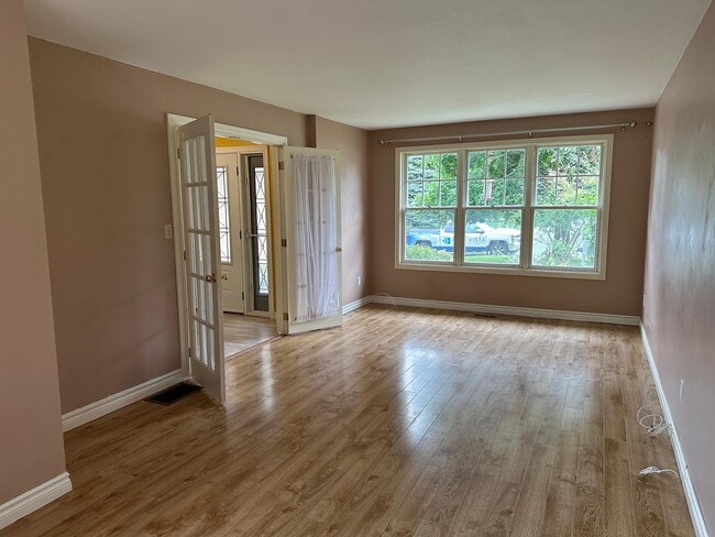 Building Photo - 244 Ridgewood Rd