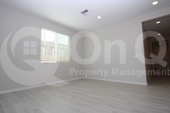 Building Photo - 1033 W Shannons Way