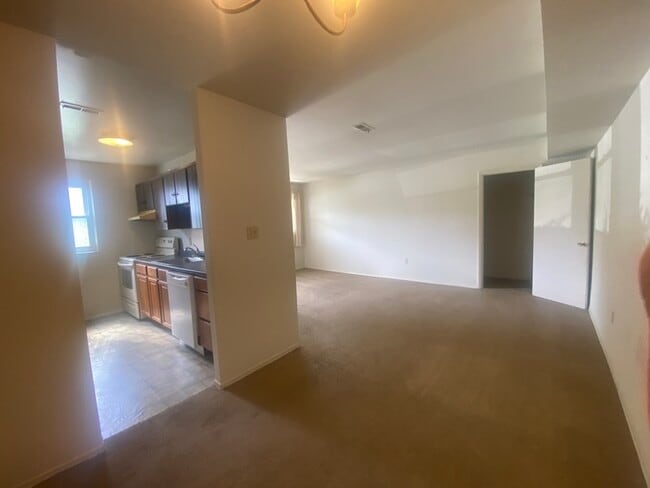 Foto del edificio - 115 Miller Rd