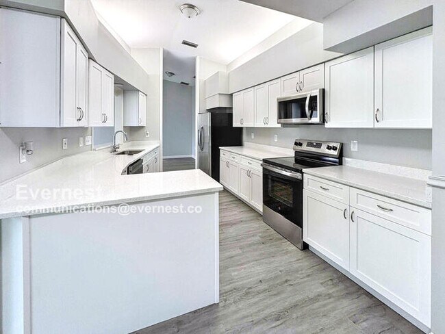 Foto del edificio - 8321 Brandeis Cir E