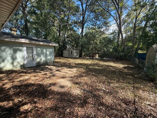 Foto del edificio - ** 3 bed 1 bath located off Zelda Road ** ...