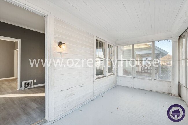 Foto del edificio - 4319 Parrakeet Ave