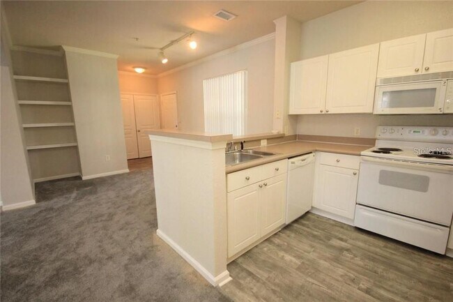Foto del edificio - 9401 Crescent Loop Cir