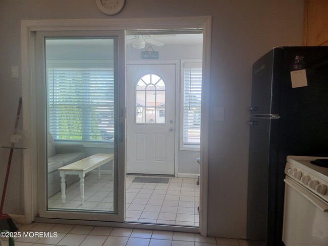 Building Photo - 602 Central Ave