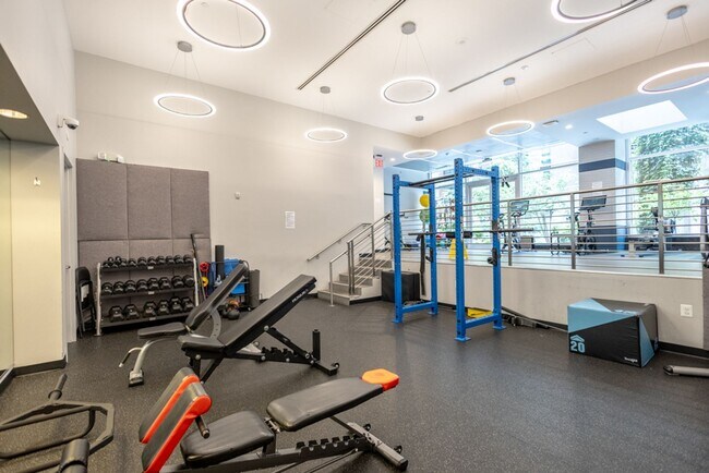 Foto del edificio - Stunning 1 BR+ Den/2 BA Condo in Navy Yard!
