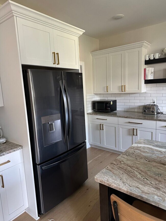 Foto del edificio - 4 Bedroom Single Family Home in Rochester