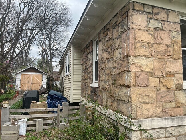 Building Photo - 2502 Blair Blvd