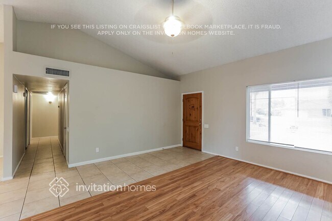 Foto del edificio - 8126 W Sweetwater Ave