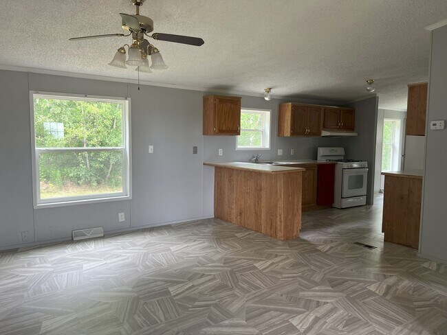 Foto del edificio - CENTRALLY LOCATED HOME IN CADILLAC