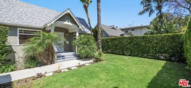 Foto del edificio - 1149 N Poinsettia Pl