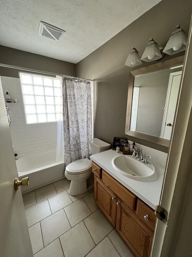 Foto del edificio - 810 N 87th St
